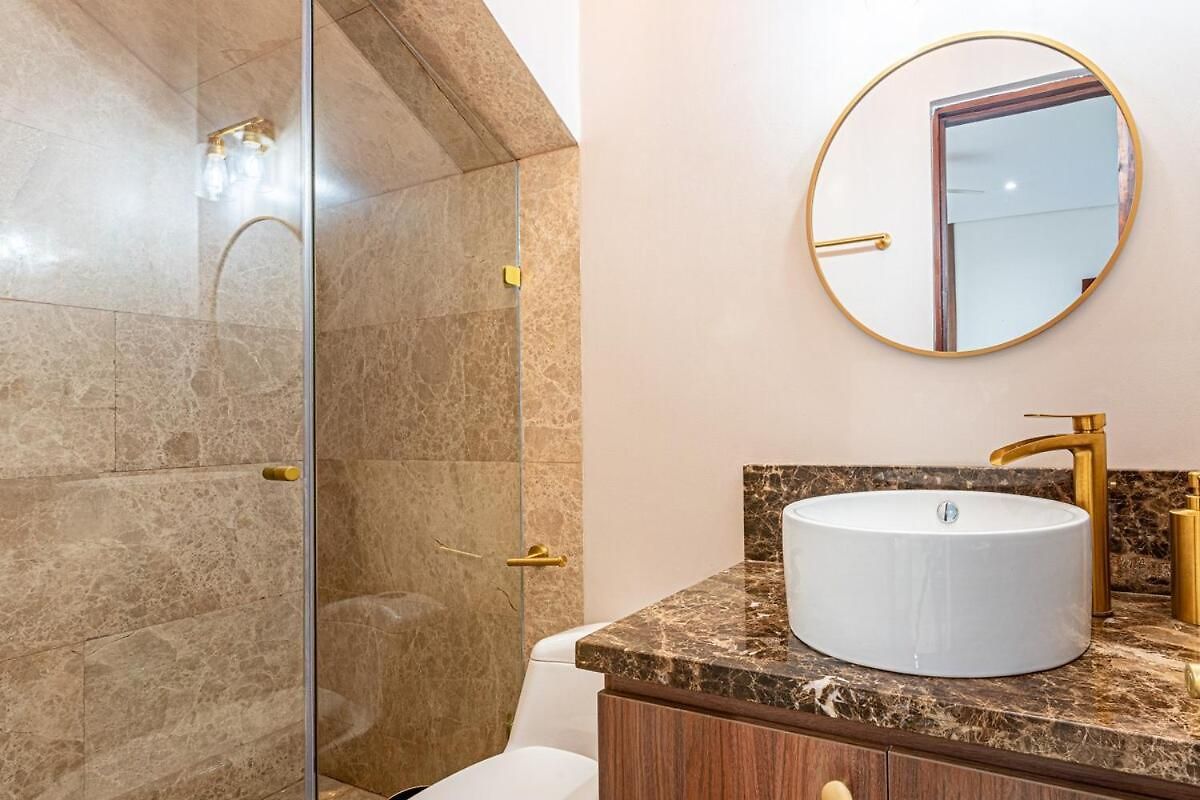 Luxury House In The Heart Of With Jacuzzi *