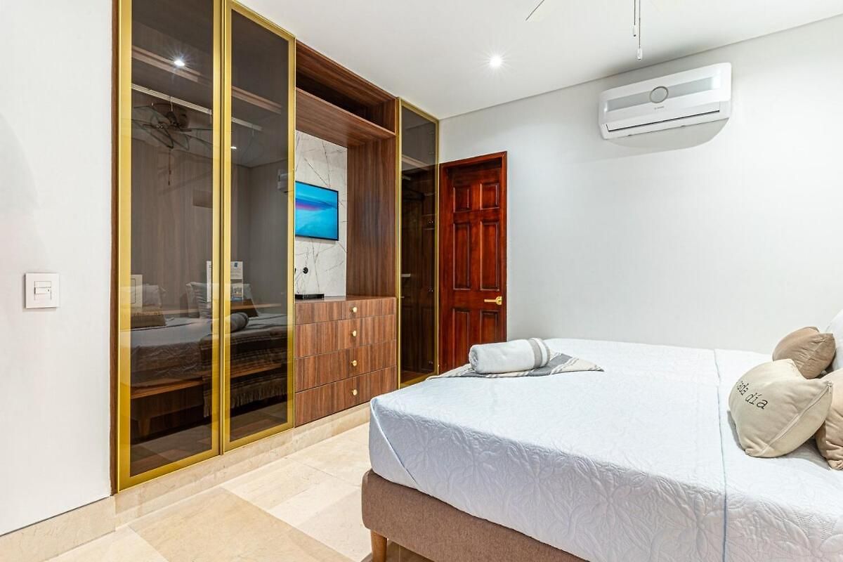 Villa Luxury House In The Heart Of With Jacuzzi