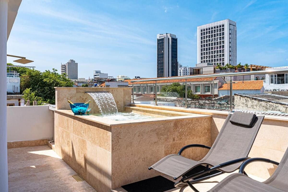 Luxury House In The Heart Of With Jacuzzi
